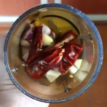 Ulek/ blender bawang putih, bawang merah dan cabai merah (saya blender dengan menambahkan sedikit air).