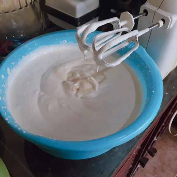 Mixer telur, gula, SP & sprite dengan kecepatan tinggi hingga kental berjejak