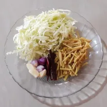 Siapkan bahan lainnya.