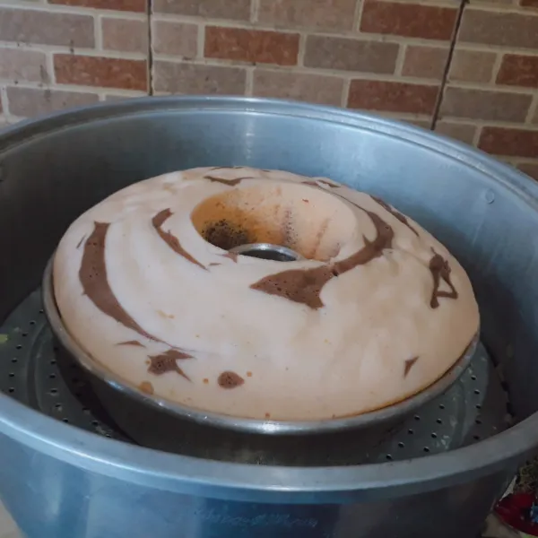 Kukus dengan api sedang selama 30 menit