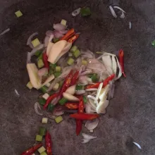 Tumis bawang merah dan putih hingga harum, lalu tambahkan daun bawang dan cabe iris.