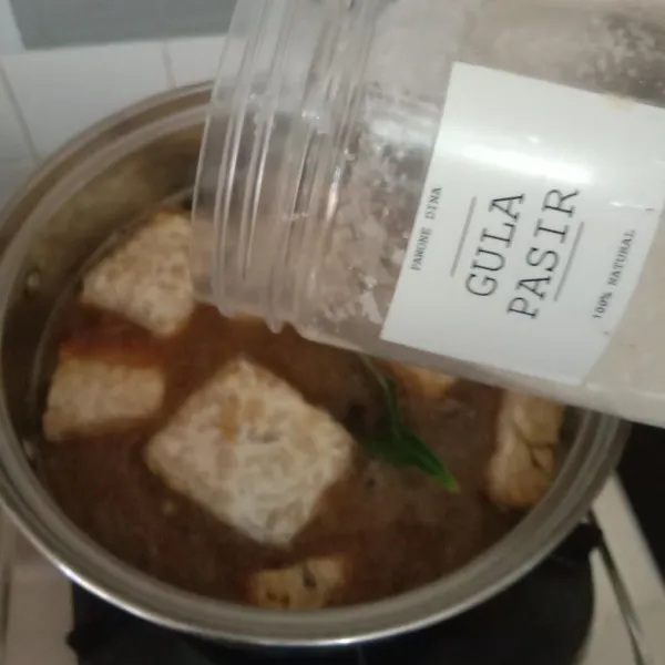 Masak dengan api sedang sampai air menyusut. Lalu sajikan dengan cara digoreng /dibakar.
