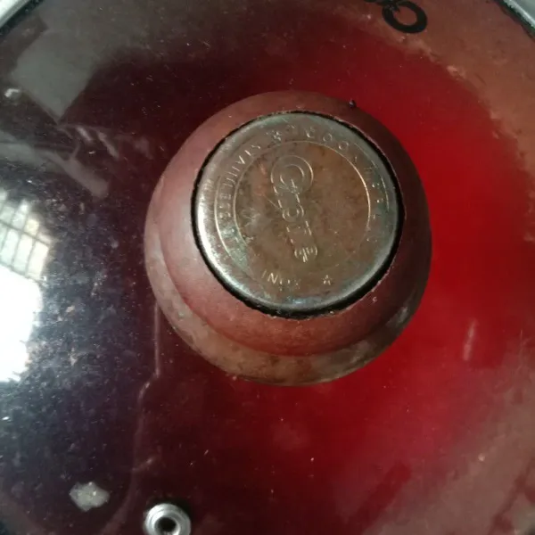 Lalu tutup selama 30 menit. Masak kembali selama 7 menit. Saring lalu masukkan ke air dingin biarkan 15 menit lalu saring lagi.
