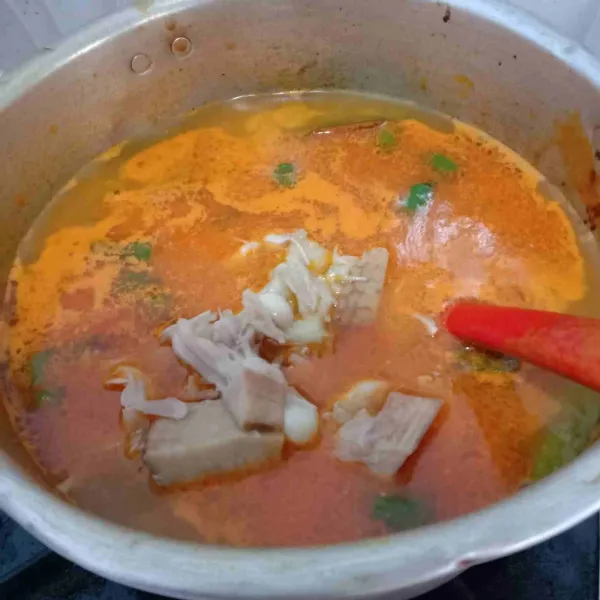 Masukkan tewel atau gori.