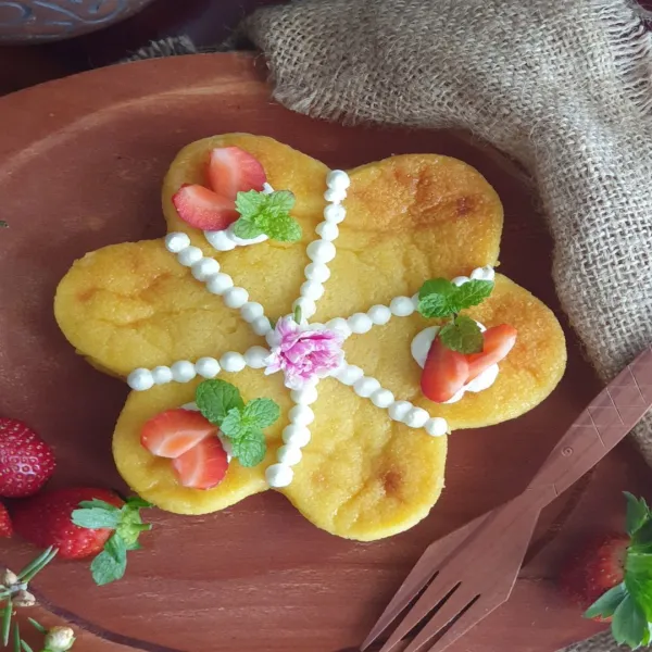 Beri topping stroberi dan daun mint