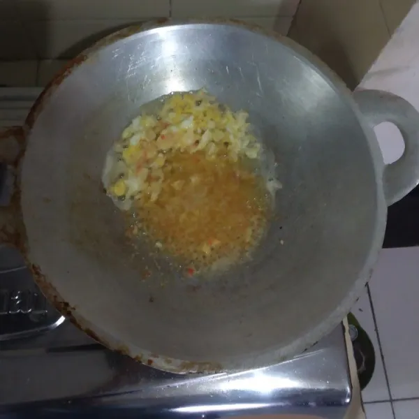 Tumis bumbu halus sampai harum