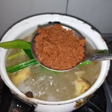 Tambahkan gula palm.