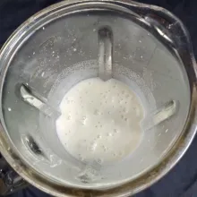 Blender kentang dan santan hingga halus.