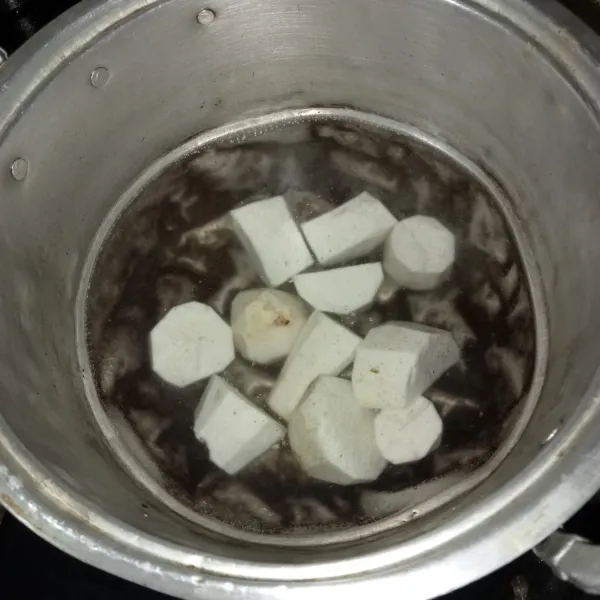 Rebus keladi langkat dan air hingga mendidih.