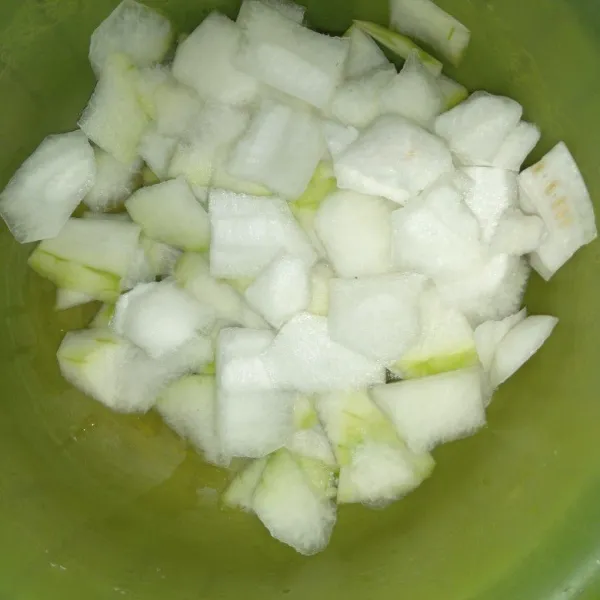 Kupas, cuci bligo iris tipis sesuai selera.