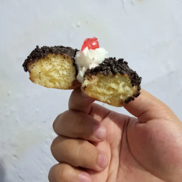 Donat siap dinikmati dan tahan empuk hingga 4 hari.