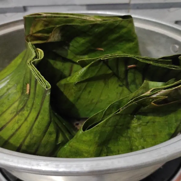 Kukus selama 10 menit. Kemudian angkat dan sajikan.