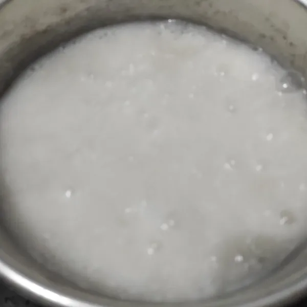 Masak kuah santan, aduk rata semua bahan.