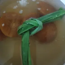 Rebus hingga mengental bahan gula merah. Angkat dan sisihkan.