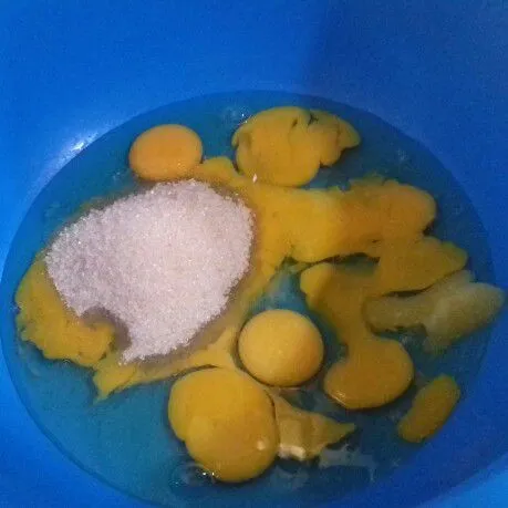 Campur telur, gula dan SP.