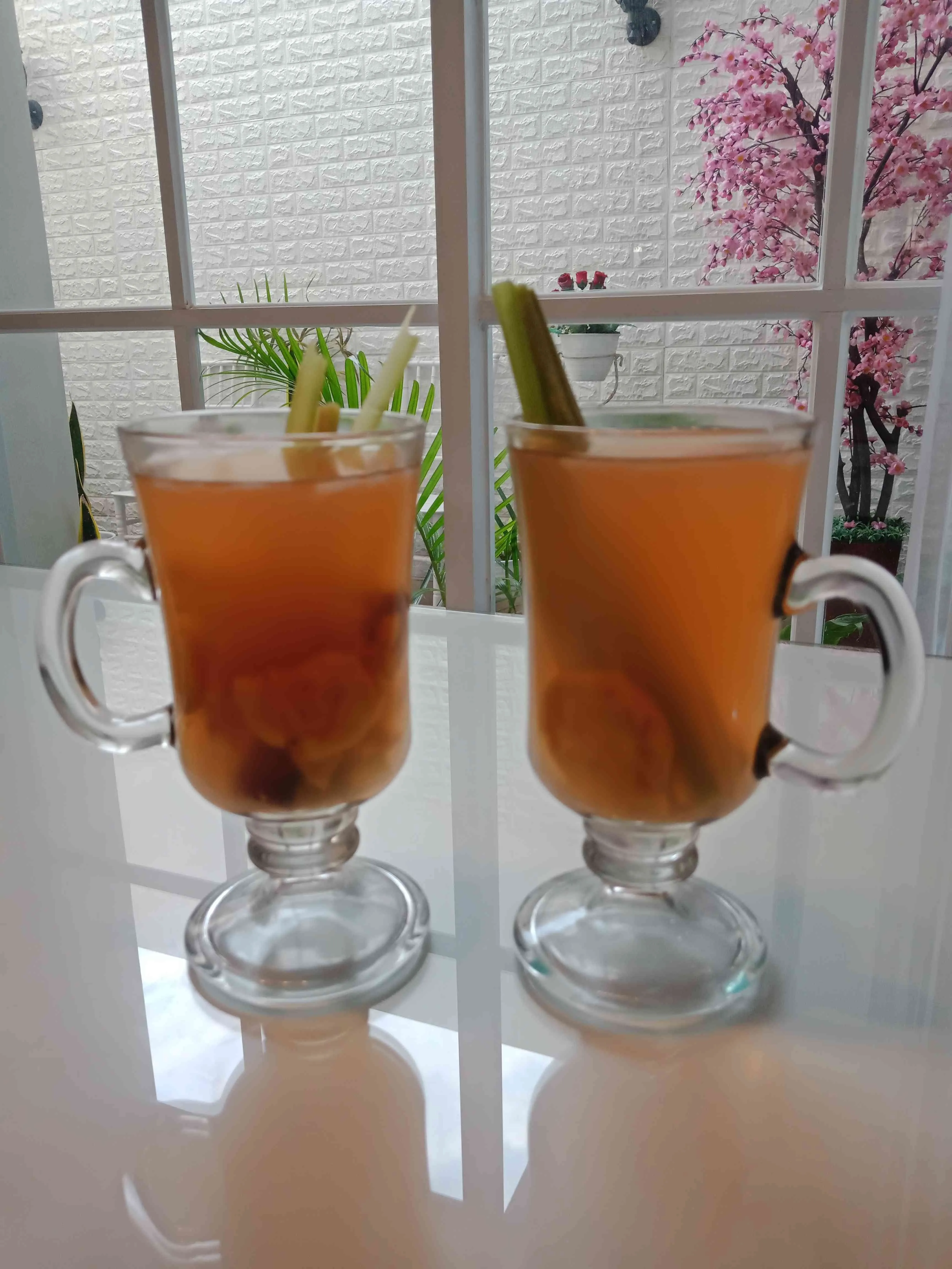 Teh Jahe Kayu Manis Sereh dan Lemon