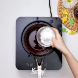 Tambahkan gula halus, susu, dan coklat bubuk, aduk rata.