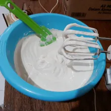 Masukkan capucino, mixer kembali hingga kental berjejak