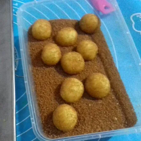 Gulingkan di gula palm.