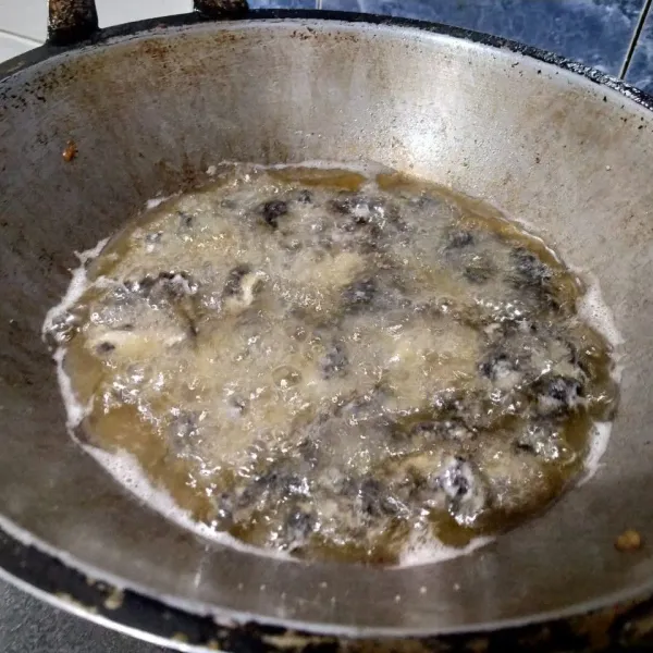 Kemudian goreng hingga matang.