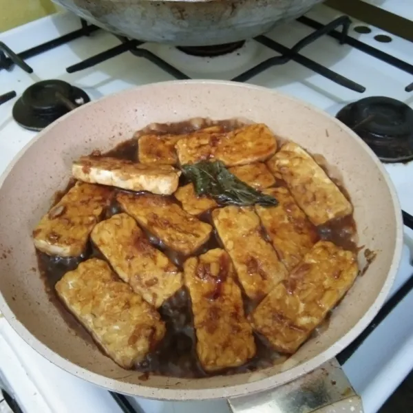 Masak hingga bumbu menyerap