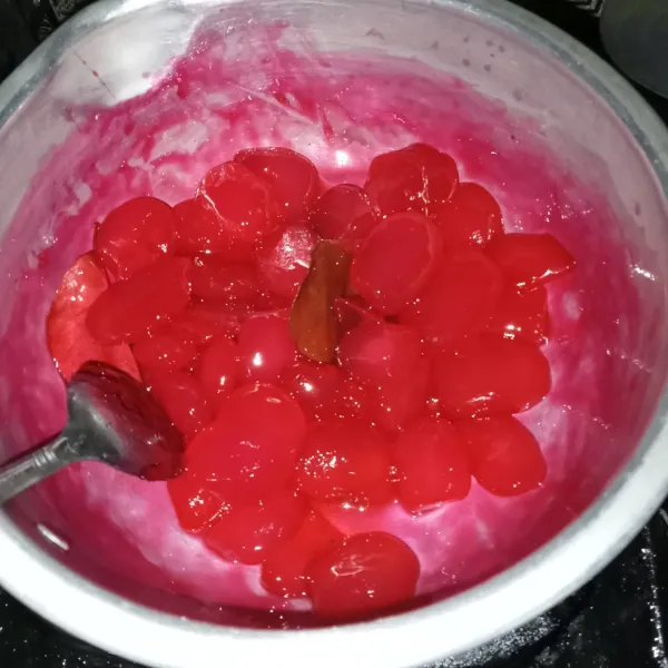 Masak hingga air habis dan meresap, siap disajikan.