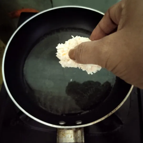 Goreng tape krispy sampai matang