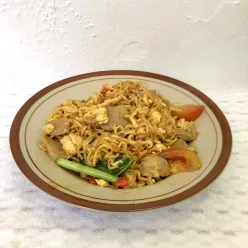 Mie Nyemek Baso Pedas