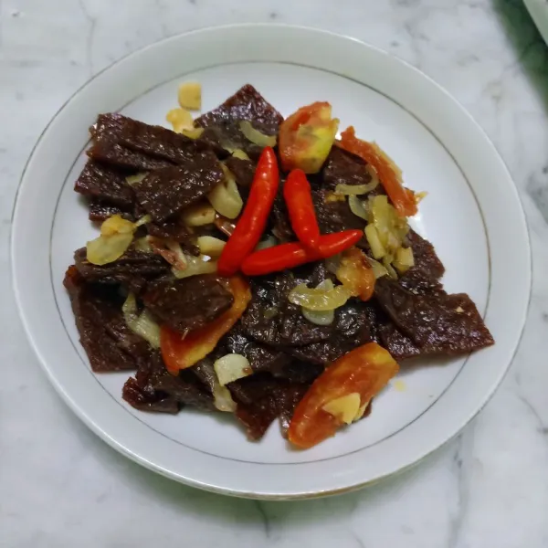 Siap disajikan dengan nasi panas