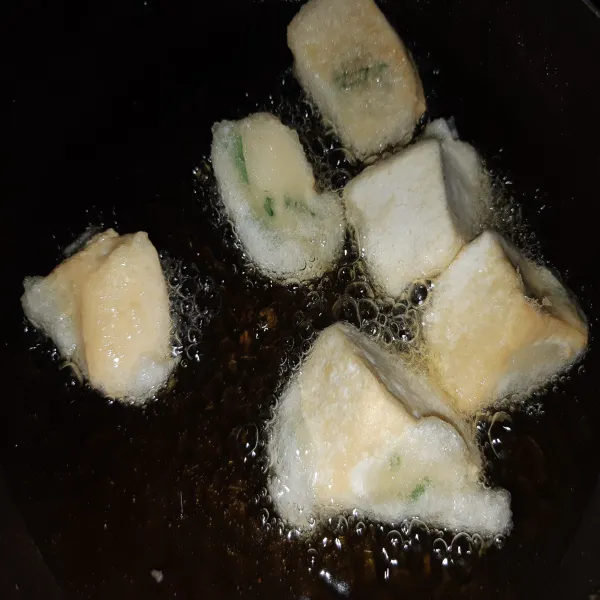 Siapkan minyak panas, goreng