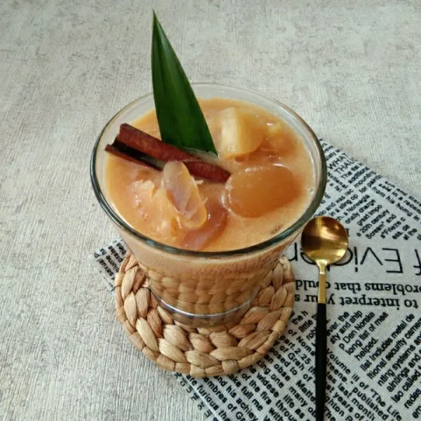 Siapkan wadah saji, tuang kolak singkong kolang kaling, sajikan.