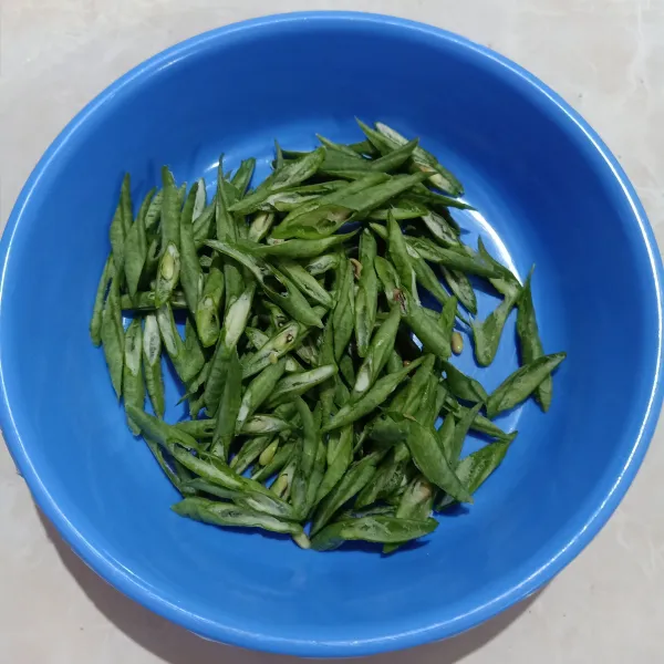 iris serong kacang panjang.