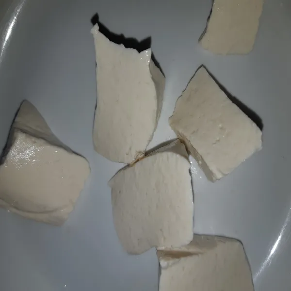 Potong-potong tahu (bentuk bebas)