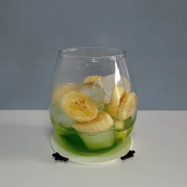 Tambahkan pisang.