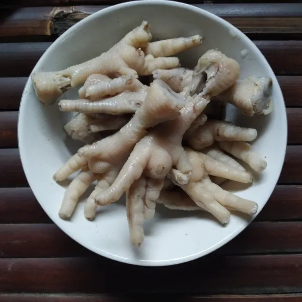 Rebus ceker hingga empuk, tiriskan.