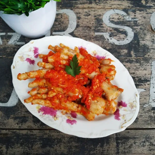 Sajikan dengan nasi putih hangat.