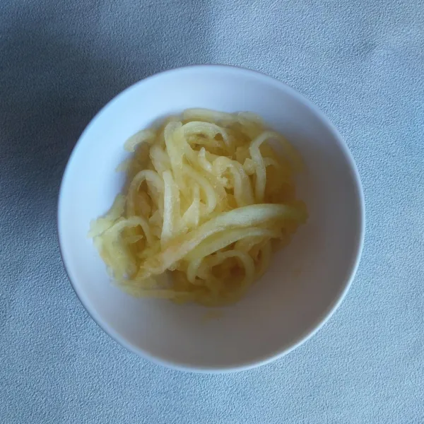 Serut memanjang buah blewah.