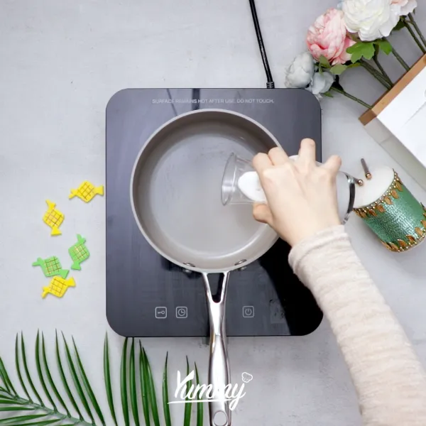 Siapkan panci, masukkan susu kental manis, santan, susu cair, gula pasir, dan daun pandan masak dengan api sedang.