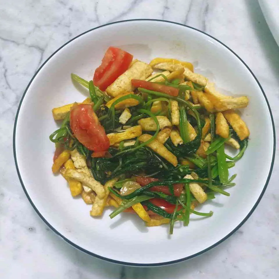 Cah Kangkung Tahu Iris Bawang Putih
