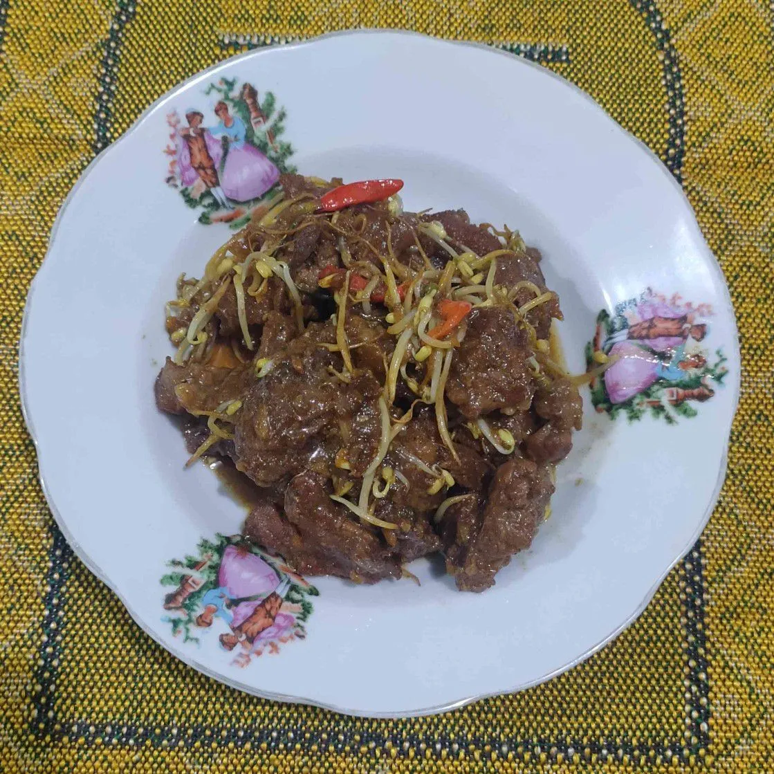 Krengsengan Daging dan Tauge