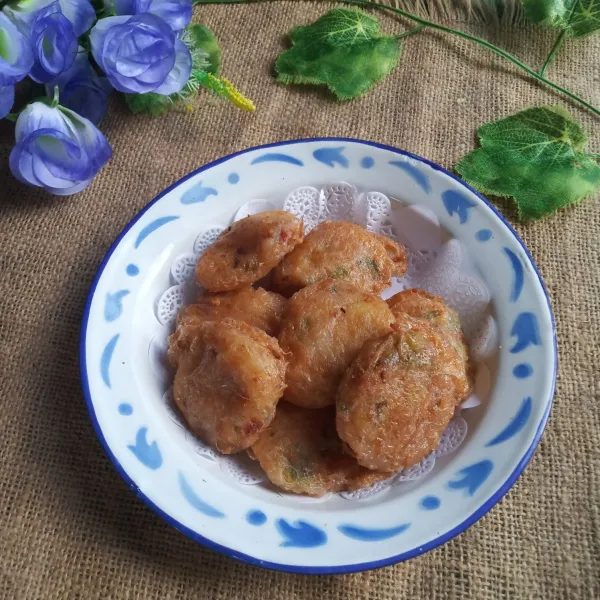 Sajikan hangat.