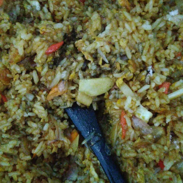 Masukkan lada dan garam. Tes rasa.