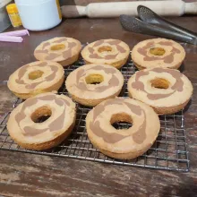Keluarkan dari loyang & dinginkan.