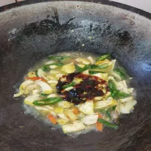 Kemudian masukan air, lada, penyedap dan saus tiram, aduk merata hingga air mendidih selanjutnya angkat, sajikan.