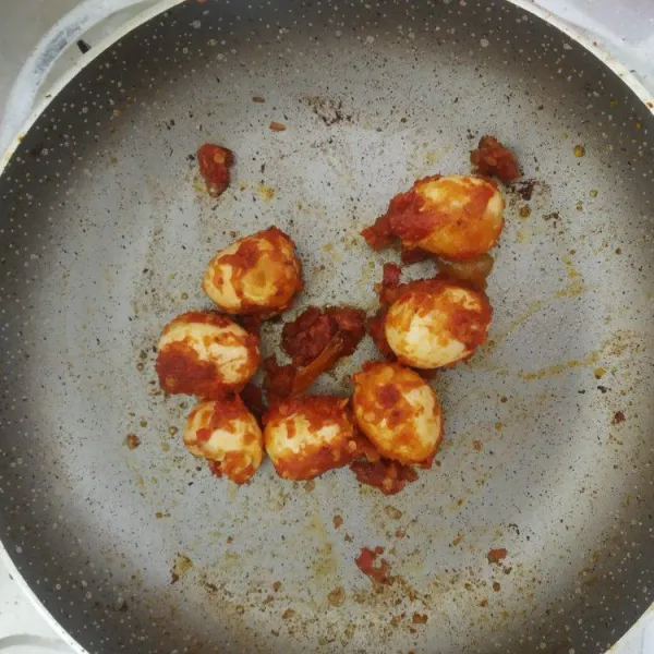 Beri garam dan gula pasir lalu aduk dan sajikan