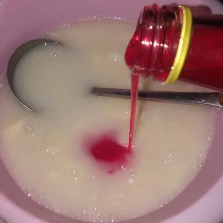 Dalam wadah sirsak masukan air symple syrup dan coco pandan, aduk rata