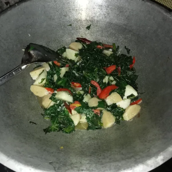 Masak hingga matang, icip rasanya dan siap disajikan.
