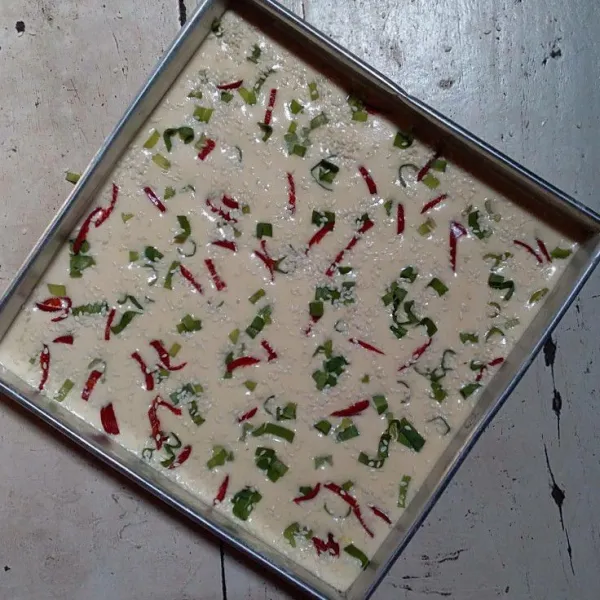 Panaskan oven. Panggang adonan selama 30 menit dengan api sedang. Atau sesuaikan dengan suhu masing - masing oven. Setelah berwarna kecoklatan, matikan oven