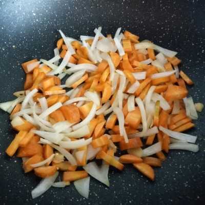 Step 2 Tumis Brokoli Wortel Ayam Suwir