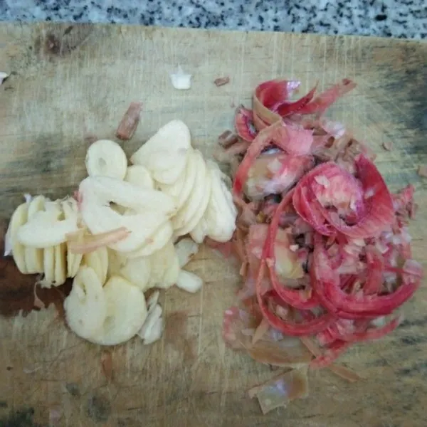 iris bawang putih dan kecombrang.